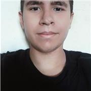 Estudiante comparte conocimiento de química y matemáticas de secundaria